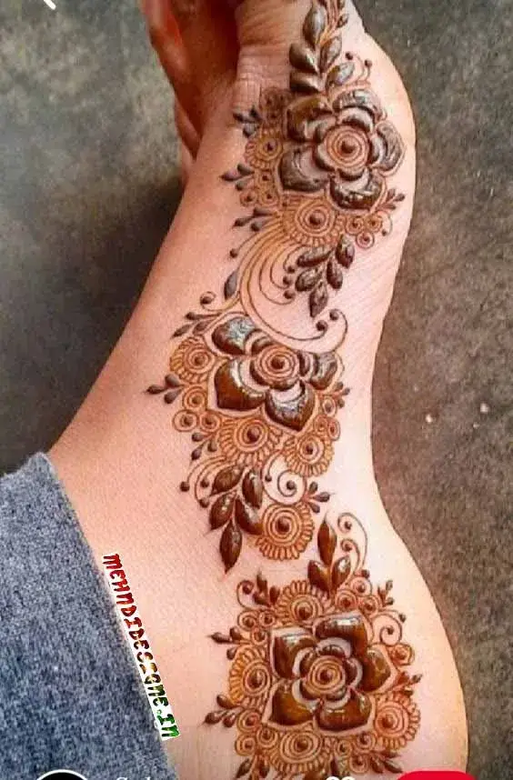 Easy Foot Mehndi Design