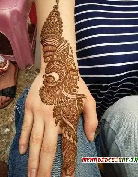 One finger mehndi design back hand