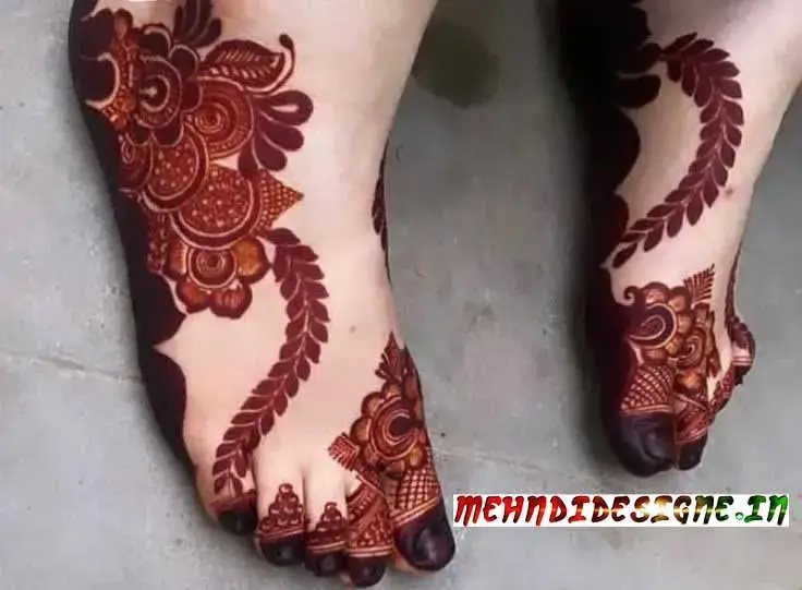 Simple Foot Mehndi Design