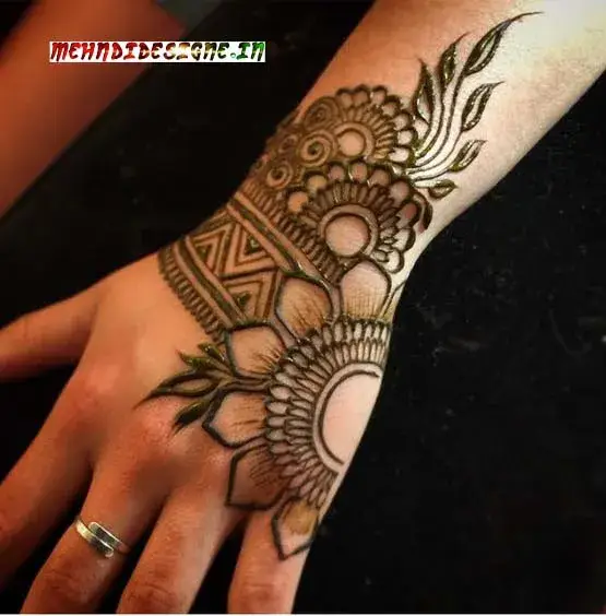 Simple mehndi designs for kids back hand