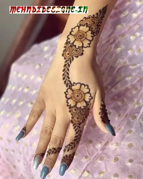 Simple mehndi designs for kids back hand