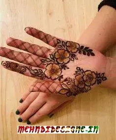 Simple mehndi designs for kids front hand